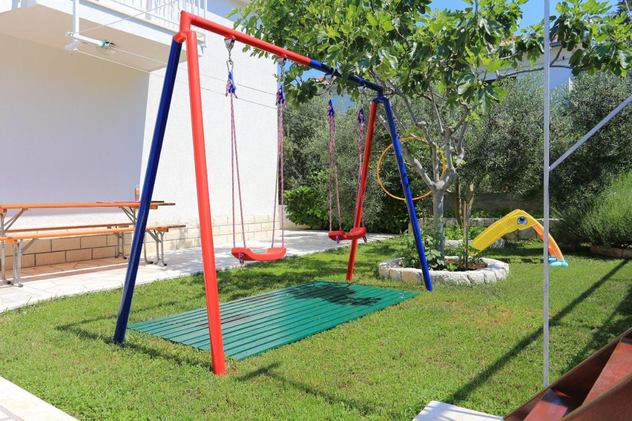 Family Friendly Seaside Apartments Razanj, Rogoznica - 10373 Esterno foto