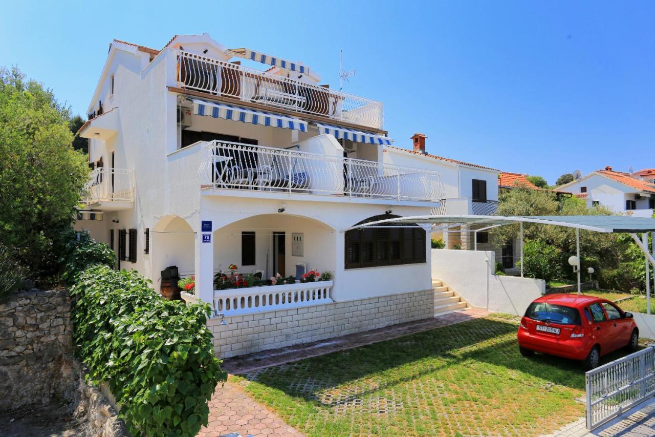 Family Friendly Seaside Apartments Razanj, Rogoznica - 10373 Esterno foto
