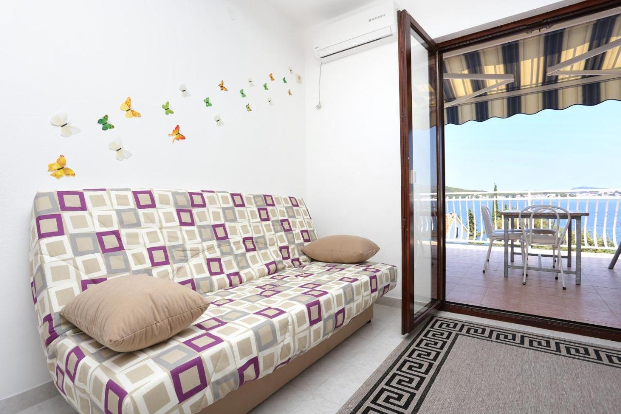 Family Friendly Seaside Apartments Razanj, Rogoznica - 10373 Esterno foto