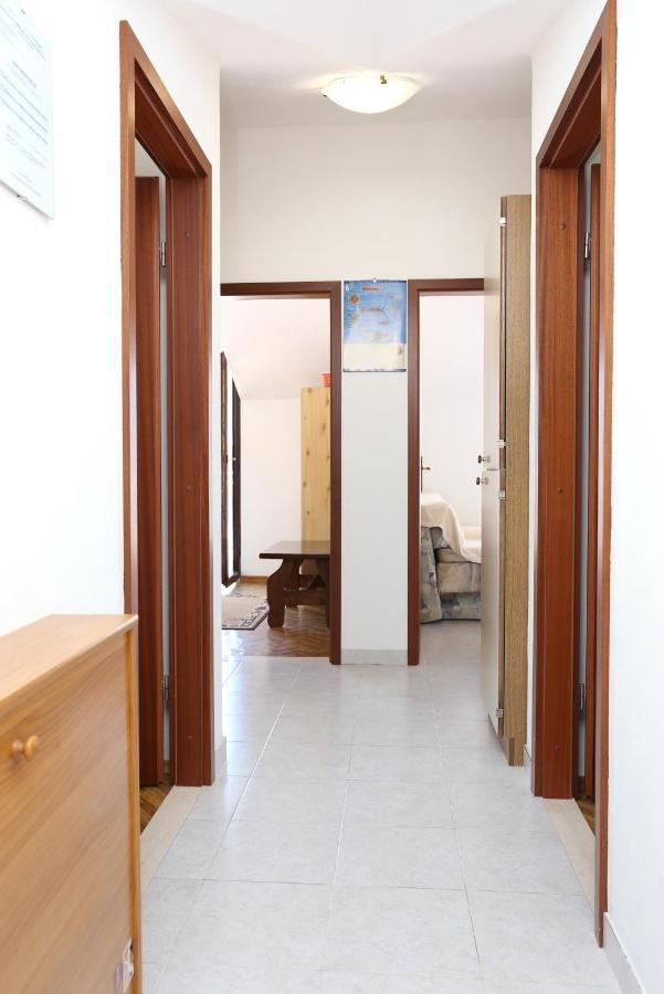 Family Friendly Seaside Apartments Razanj, Rogoznica - 10373 Esterno foto