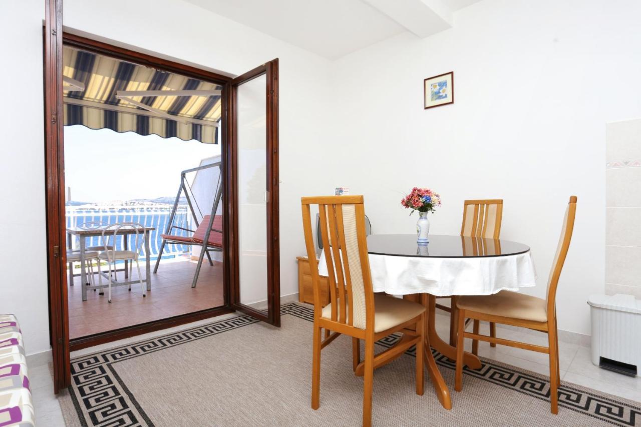 Family Friendly Seaside Apartments Razanj, Rogoznica - 10373 Esterno foto
