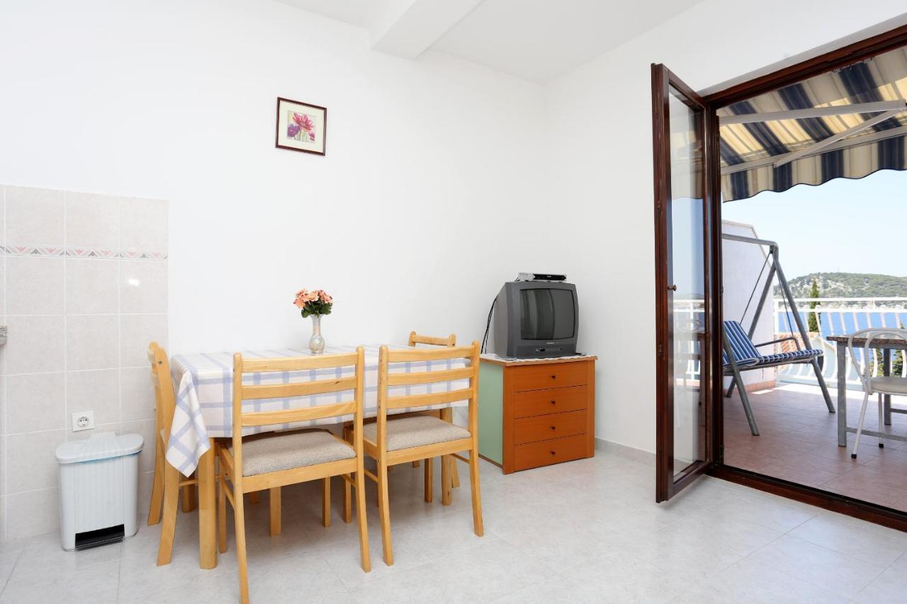 Family Friendly Seaside Apartments Razanj, Rogoznica - 10373 Esterno foto