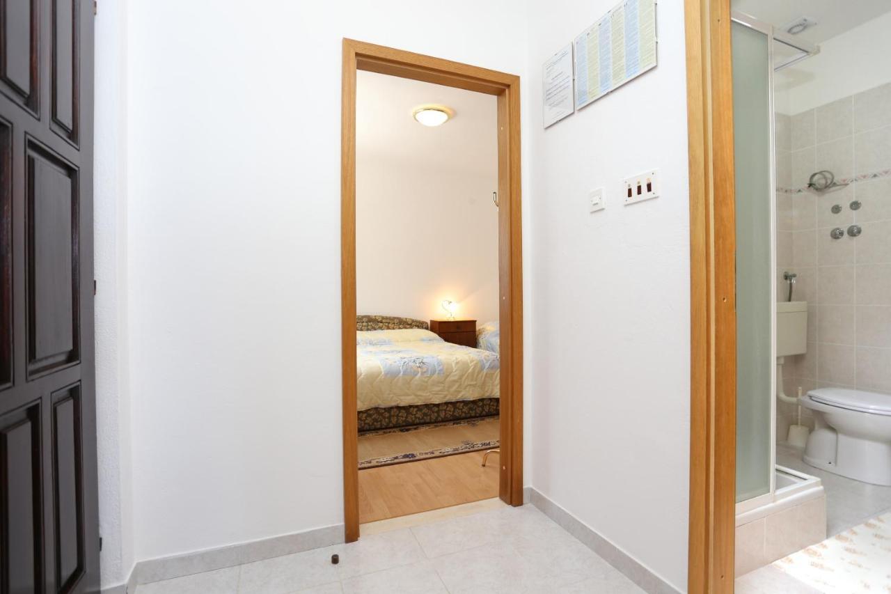 Family Friendly Seaside Apartments Razanj, Rogoznica - 10373 Esterno foto
