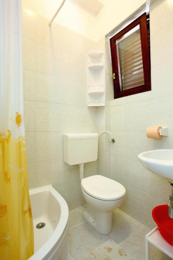 Family Friendly Seaside Apartments Razanj, Rogoznica - 10373 Esterno foto