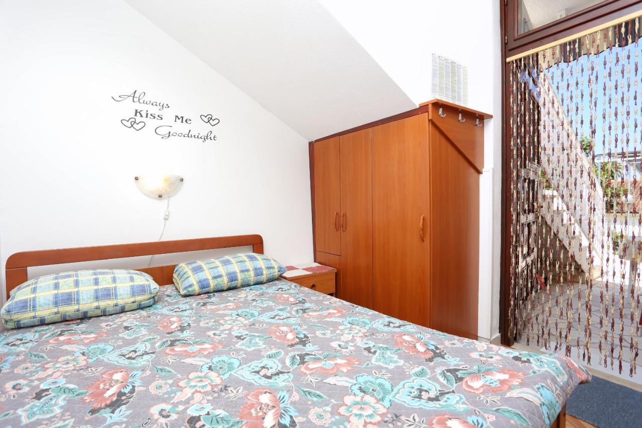 Family Friendly Seaside Apartments Razanj, Rogoznica - 10373 Esterno foto