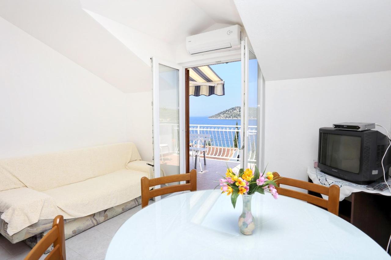 Family Friendly Seaside Apartments Razanj, Rogoznica - 10373 Esterno foto