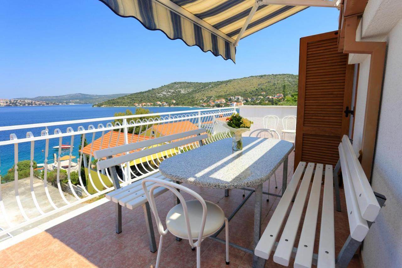 Family Friendly Seaside Apartments Razanj, Rogoznica - 10373 Esterno foto
