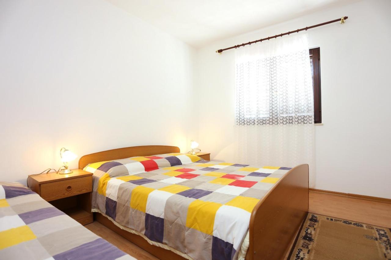 Family Friendly Seaside Apartments Razanj, Rogoznica - 10373 Esterno foto