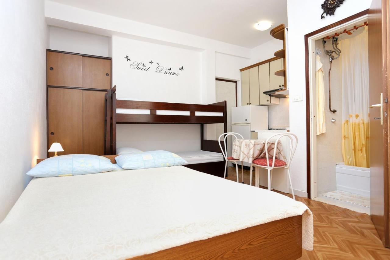 Family Friendly Seaside Apartments Razanj, Rogoznica - 10373 Esterno foto