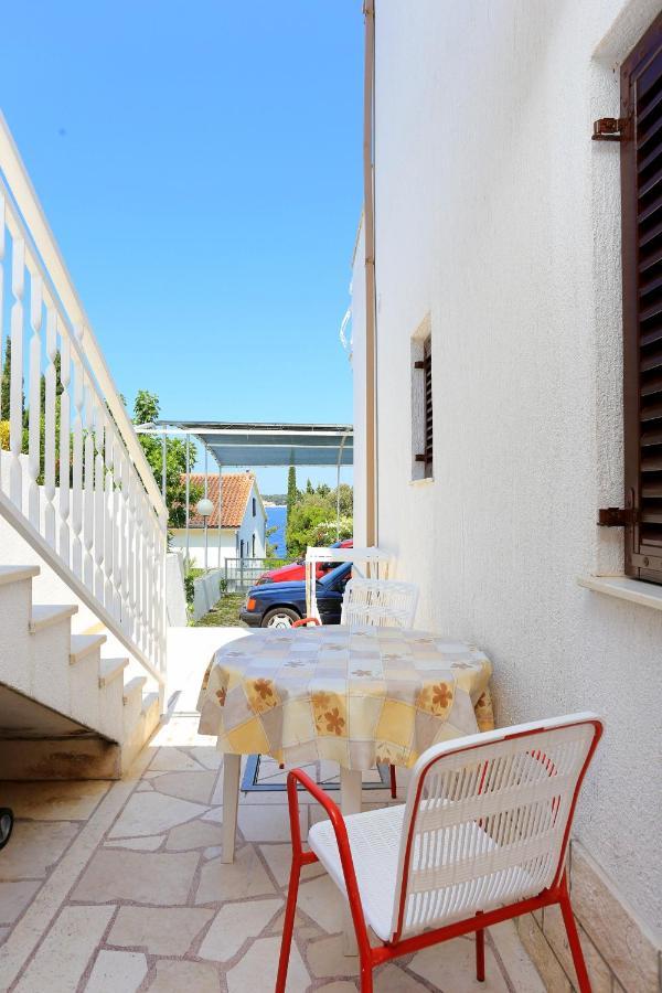 Family Friendly Seaside Apartments Razanj, Rogoznica - 10373 Esterno foto